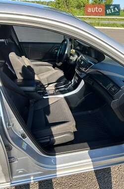 Седан Honda Accord 2015 в 