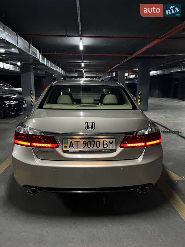 Седан Honda Accord 2013 в Івано-Франківську