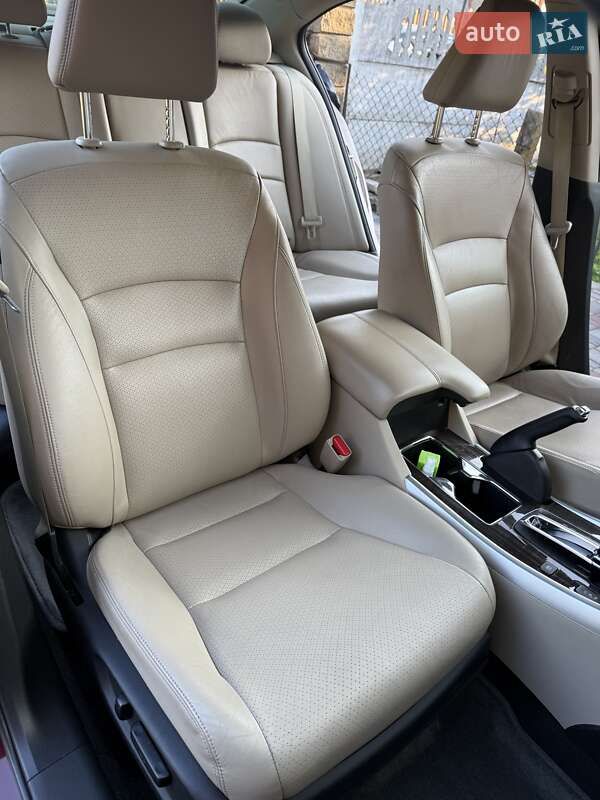 Седан Honda Accord 2013 в Рівному