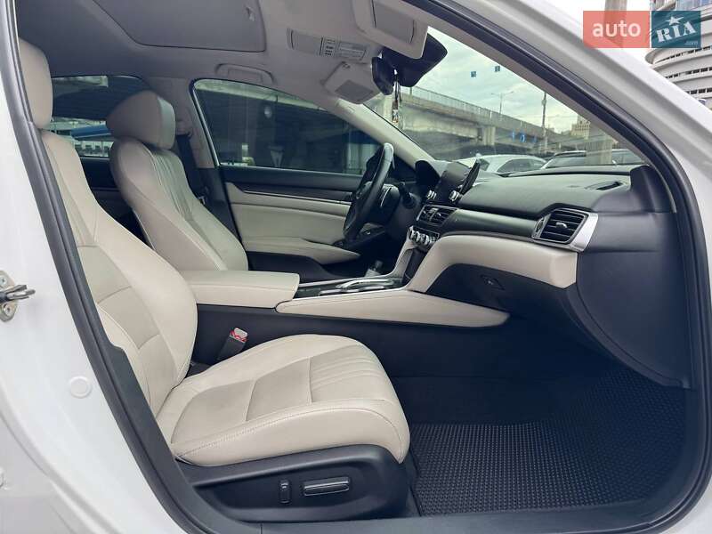 Седан Honda Accord 2018 в Днепре