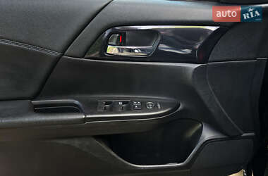 Седан Honda Accord 2015 в 