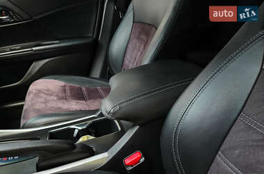 Седан Honda Accord 2015 в 