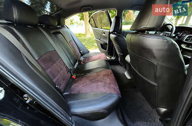 Седан Honda Accord 2015 в 