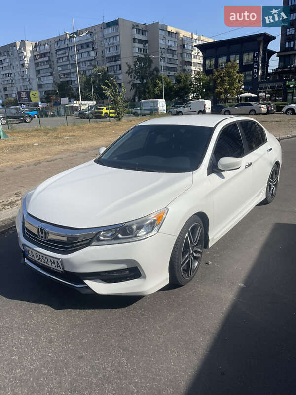 Седан Honda Accord 2016 в Киеве