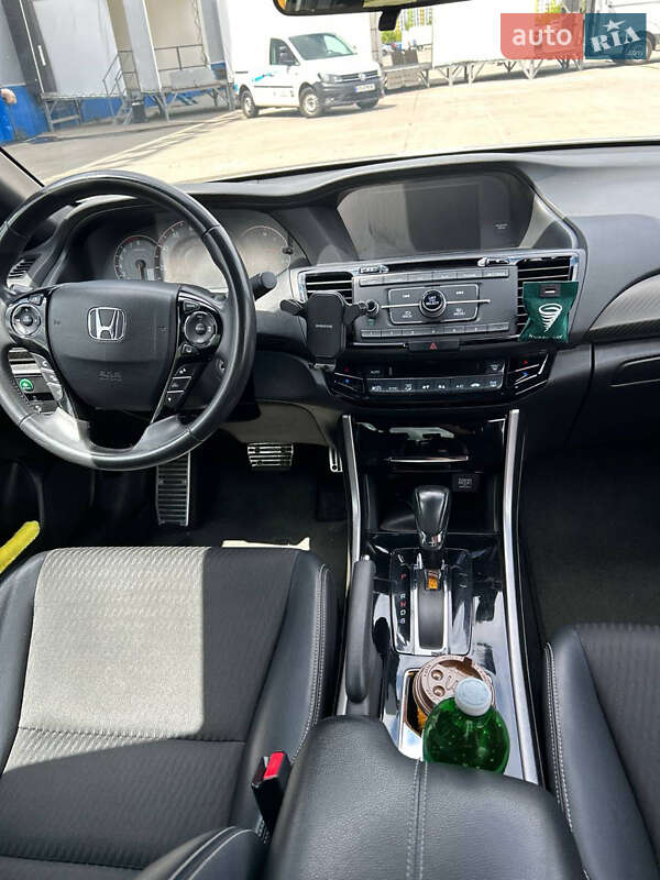 Седан Honda Accord 2016 в Киеве