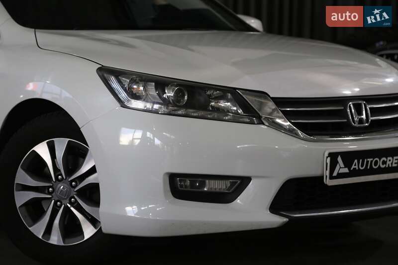 Седан Honda Accord 2013 в Києві