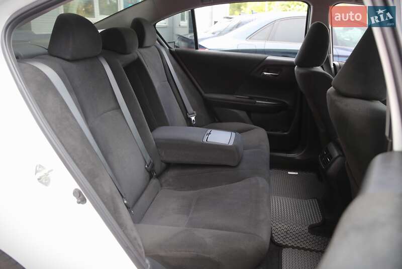 Седан Honda Accord 2013 в Києві