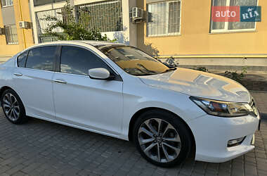 Седан Honda Accord 2014 в 