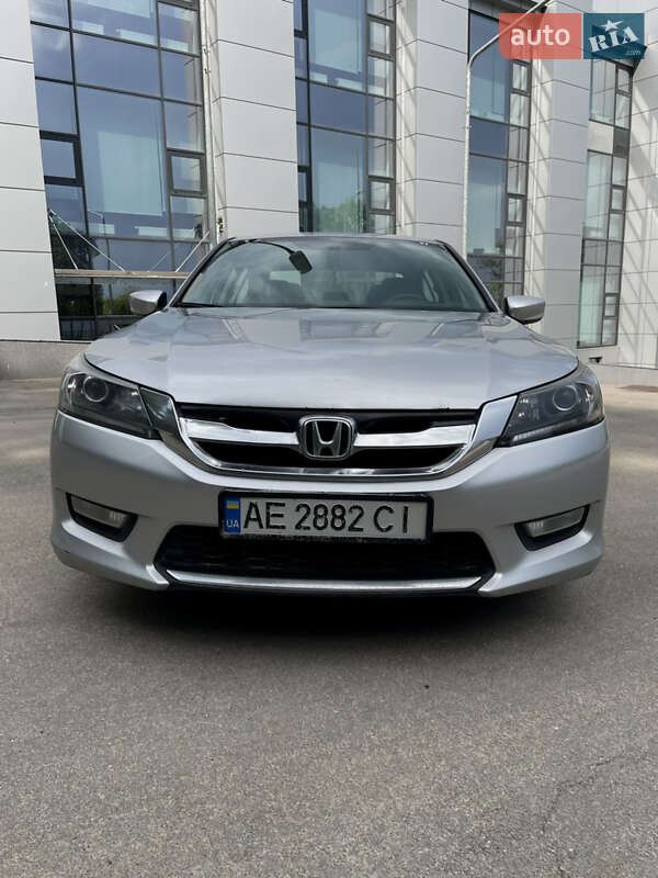 Седан Honda Accord 2013 в Днепре