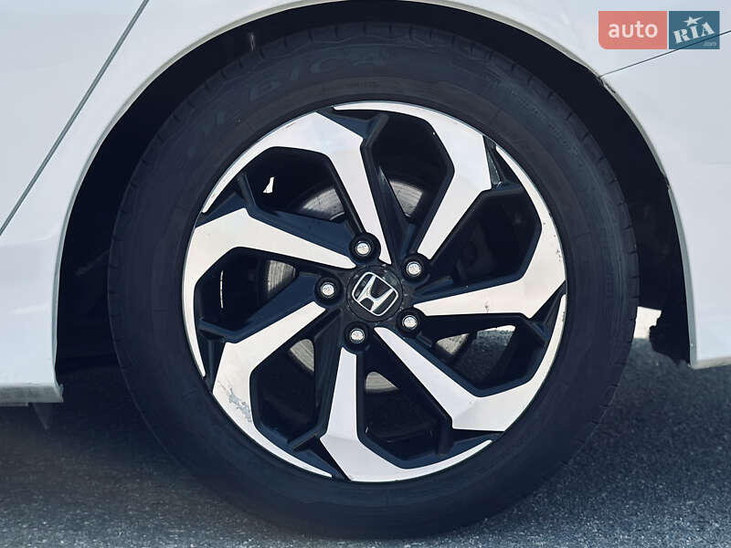 Седан Honda Accord 2015 в Кременчуге