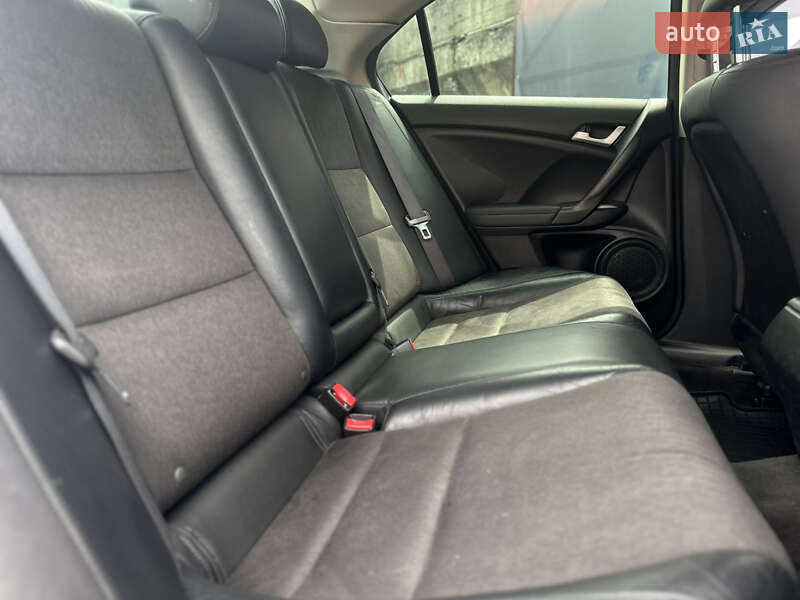 Седан Honda Accord 2010 в Львове