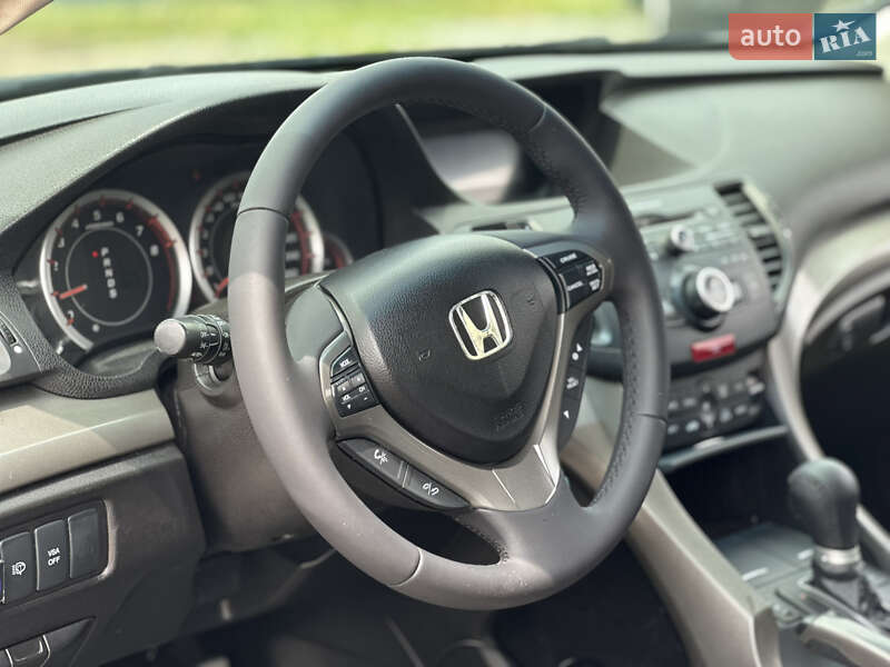Седан Honda Accord 2010 в Львове