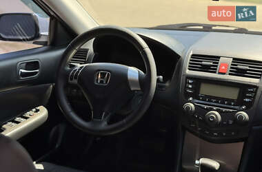 Седан Honda Accord 2004 в 