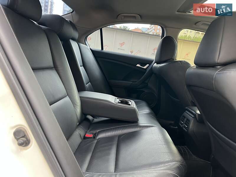 Седан Honda Accord 2012 в Киеве