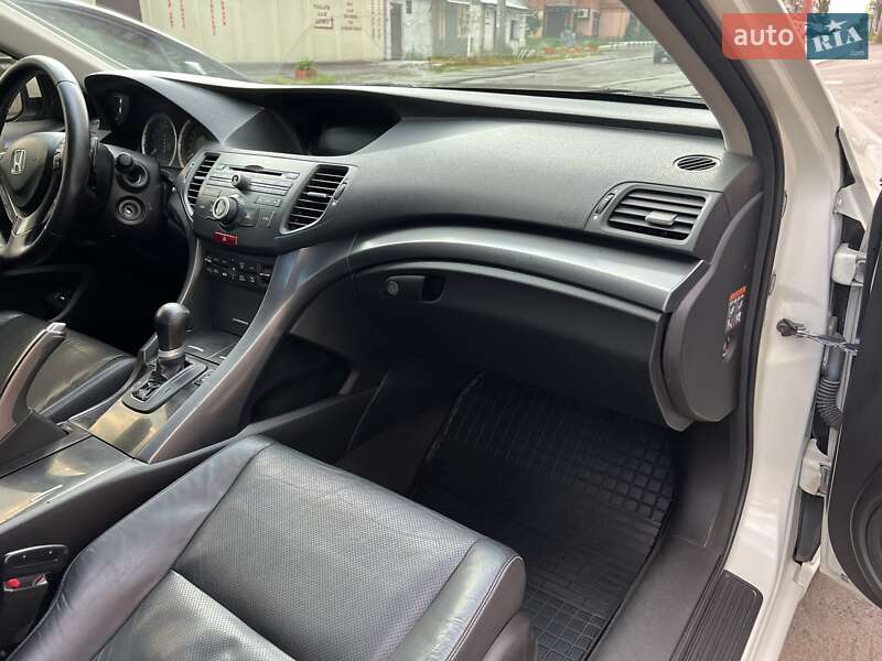 Седан Honda Accord 2012 в Киеве