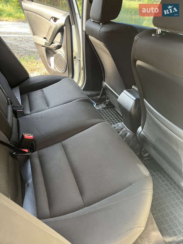 Седан Honda Accord 2011 в Ахтырке