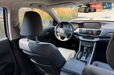Седан Honda Accord 2013 в 