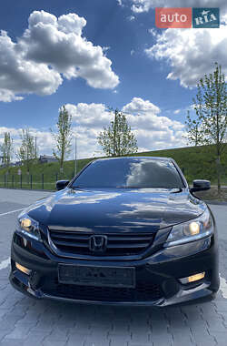 Седан Honda Accord 2013 в 