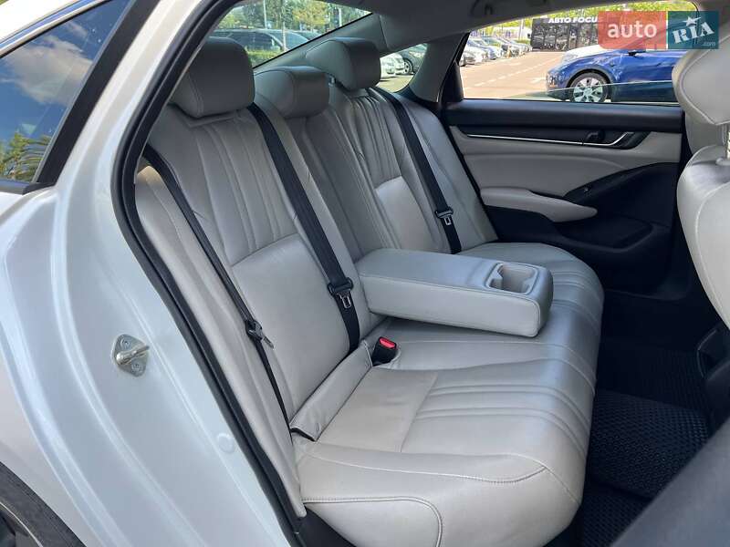 Седан Honda Accord 2018 в Киеве