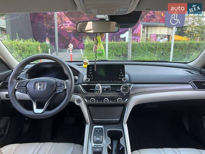 Седан Honda Accord 2018 в Киеве