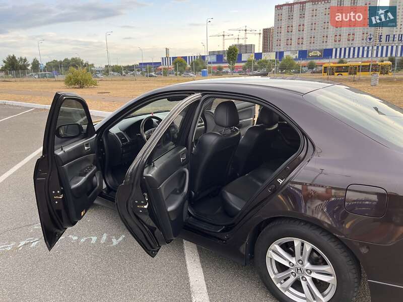 Седан Honda Accord 2006 в Киеве