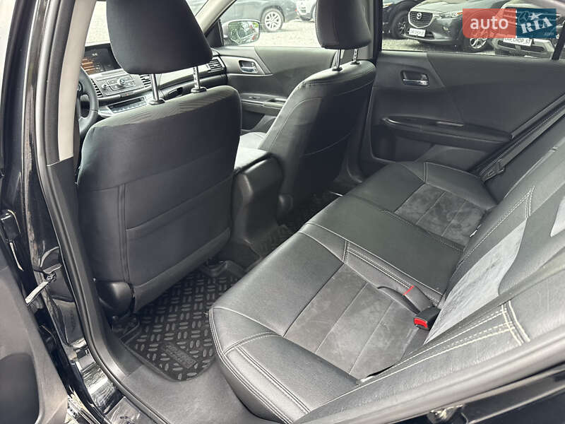 Седан Honda Accord 2015 в Стрые