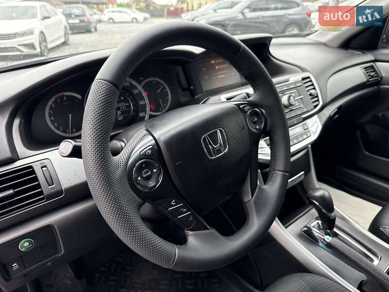 Седан Honda Accord 2015 в Стрые