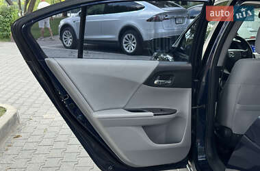 Седан Honda Accord 2015 в 