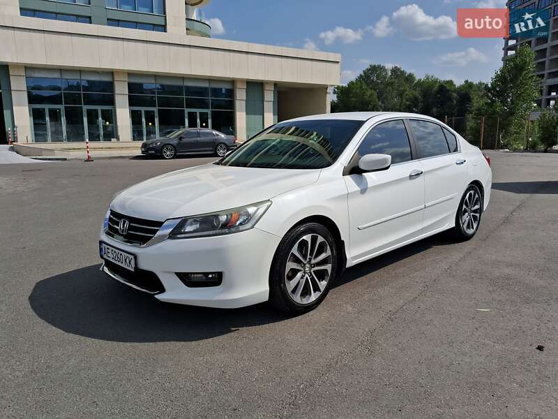 Седан Honda Accord 2015 в Дніпрі
