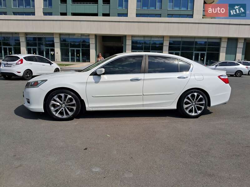 Седан Honda Accord 2015 в Дніпрі