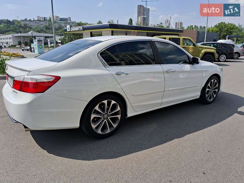 Седан Honda Accord 2015 в Дніпрі