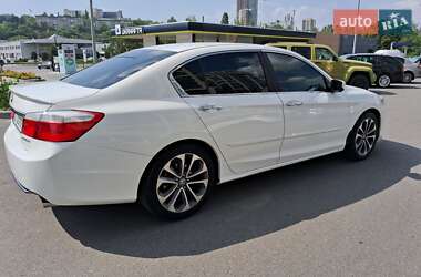 Седан Honda Accord 2015 в 