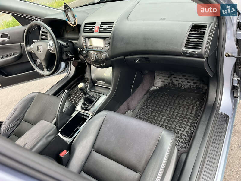 Седан Honda Accord 2004 в Киеве
