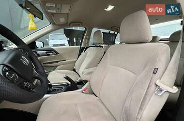 Седан Honda Accord 2013 в 