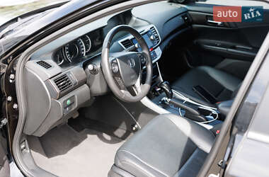 Седан Honda Accord 2013 в 