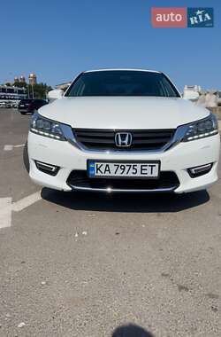 Седан Honda Accord 2013 в 