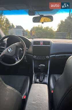 Седан Honda Accord 2004 в  фото 3 Седан Honda Accord 2004 в