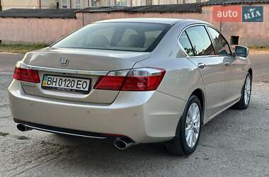 Седан Honda Accord 2013 в 