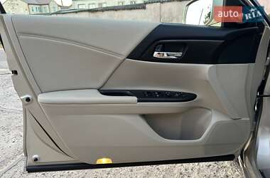 Седан Honda Accord 2013 в 