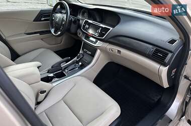 Седан Honda Accord 2013 в 