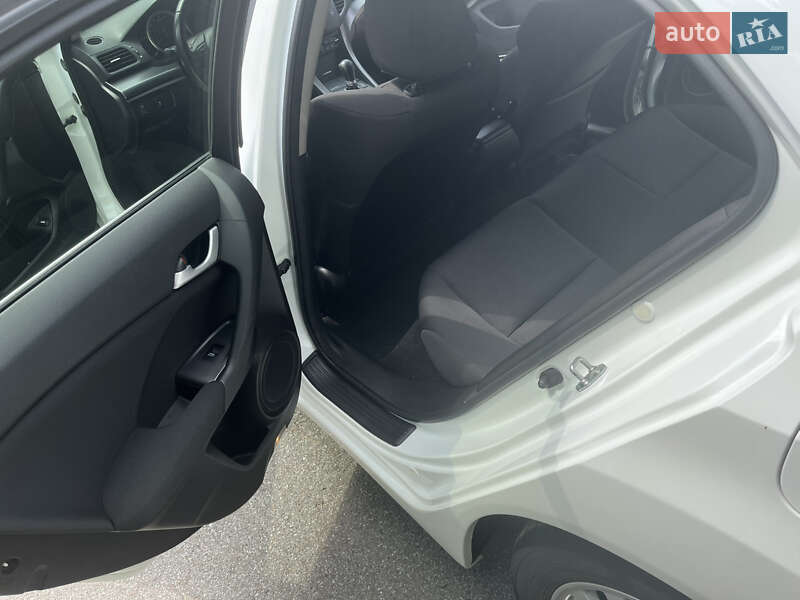 Седан Honda Accord 2012 в Києві