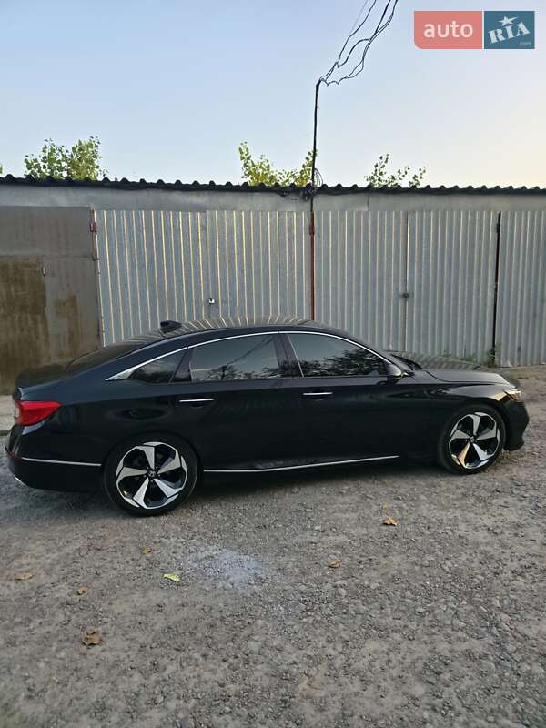 Седан Honda Accord 2018 в Киеве