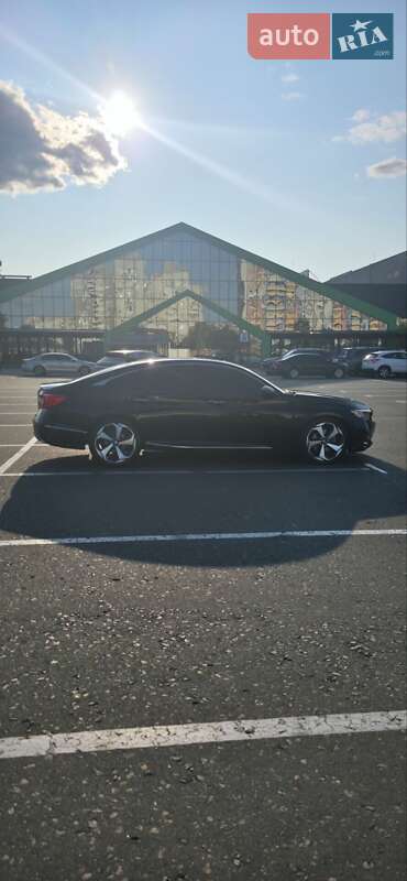 Седан Honda Accord 2018 в Киеве