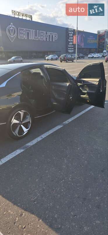 Седан Honda Accord 2018 в Киеве
