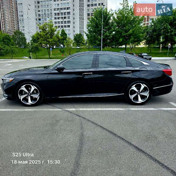 Седан Honda Accord 2018 в Киеве