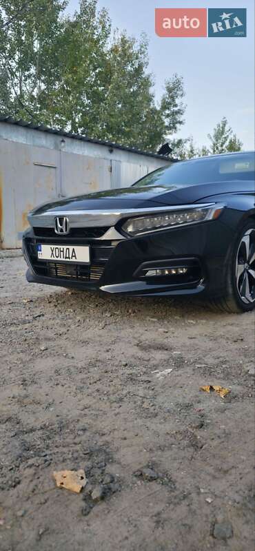 Седан Honda Accord 2018 в Киеве