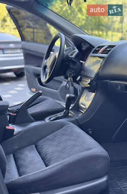 Седан Honda Accord 2004 в 