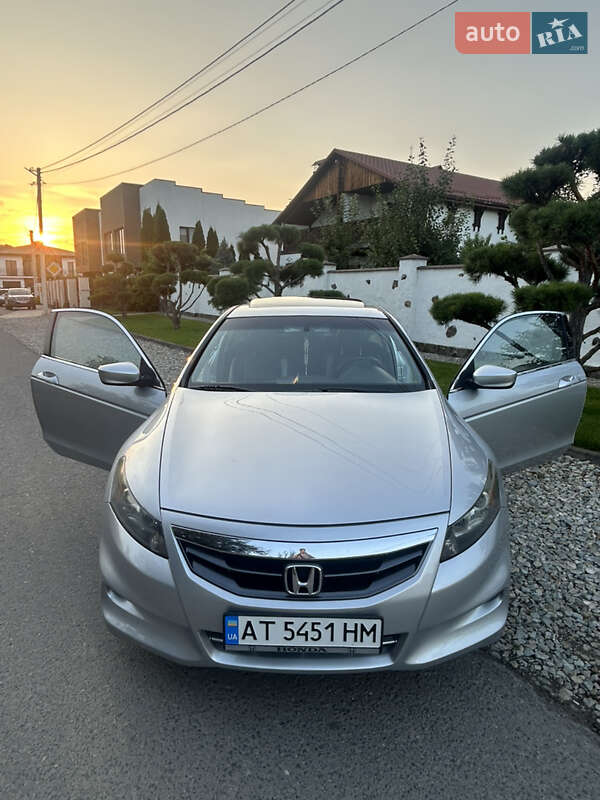 Купе Honda Accord 2012 в Ивано-Франковске