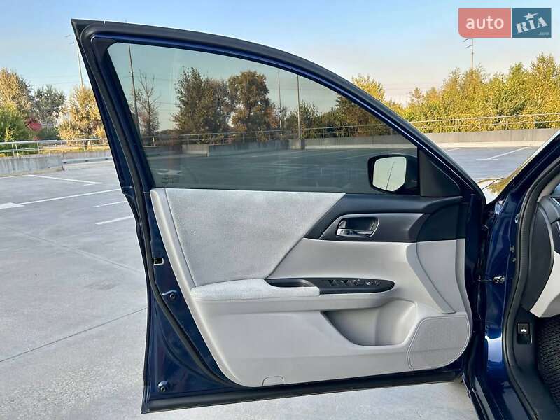 Седан Honda Accord 2013 в Киеве