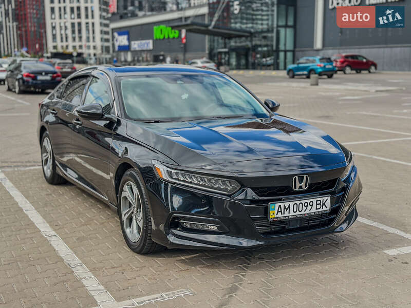 Седан Honda Accord 2019 в Киеве